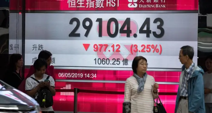 La guerra commerciale Usa-Cina rallenta le Borse, Milano si riprende