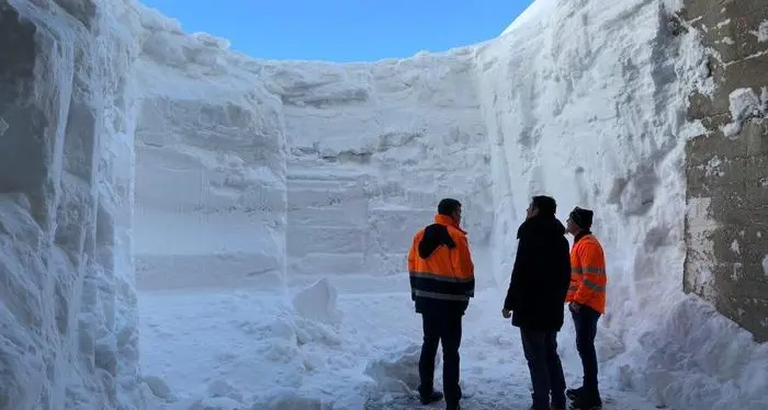 In Alto Adige si spala la neve per riaprire i passi entro giugno: al Rombo fino a 21 metri accumulati