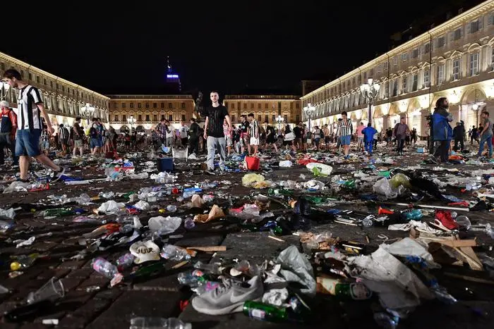 San Carlo's Square in Turin after the panic scenes where Juventus' supporters are watched the UEFA Champions League final soccer match Juventus FC vs Real Madrid CF, Italy, 03 June 2017. Probably was the collapse of the railing of a staircase access to San Carlo's underground car park to trigger panic among the people. ANSA/ALESSANDRO DI MARCO