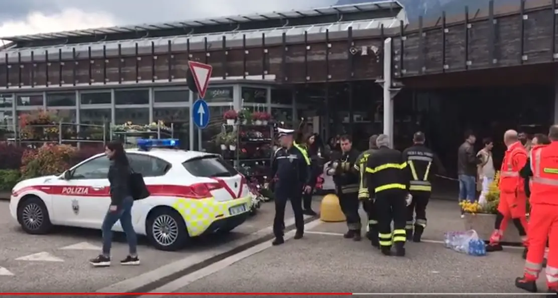 Shop Center, caccia a due persone che hanno spruzzato spray urticante