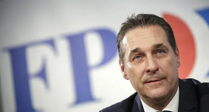 Video shock del vicepremier Strache che attacca imprenditore bolzanino È bufera nel governo austriaco