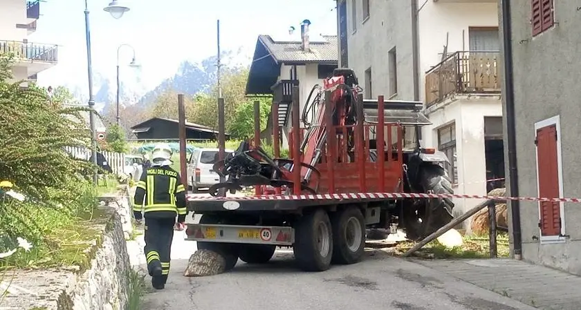 Tragico infortunio in Primiero: muore travolto dal trattore a Mezzano