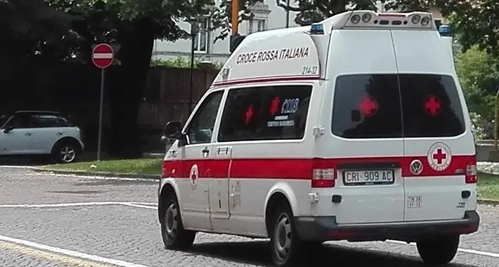 Pirata investe 19enne incinta Lei partorisce: bimba è grave