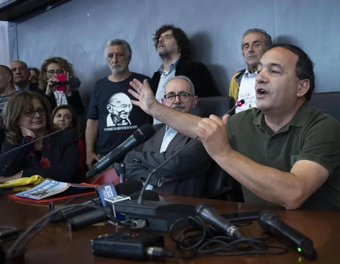 L'ex sindaco di Riace Mimmo Lucano, nel corso del seminario all'Università La Sapienza a Roma, 13 maggio 2019. ANSA/MAURIZIO BRAMBATTI