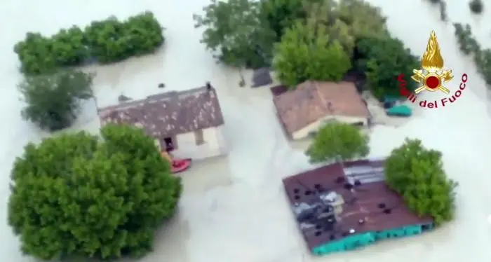 Emilia Romagna, allerta meteo Allagamenti e frane: disagi anche su strade e ferrovie