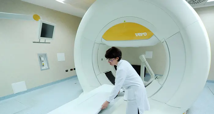 I malati di tumore spendono 5 miliardi l'anno di tasca propria per visite, farmaci e trasporti