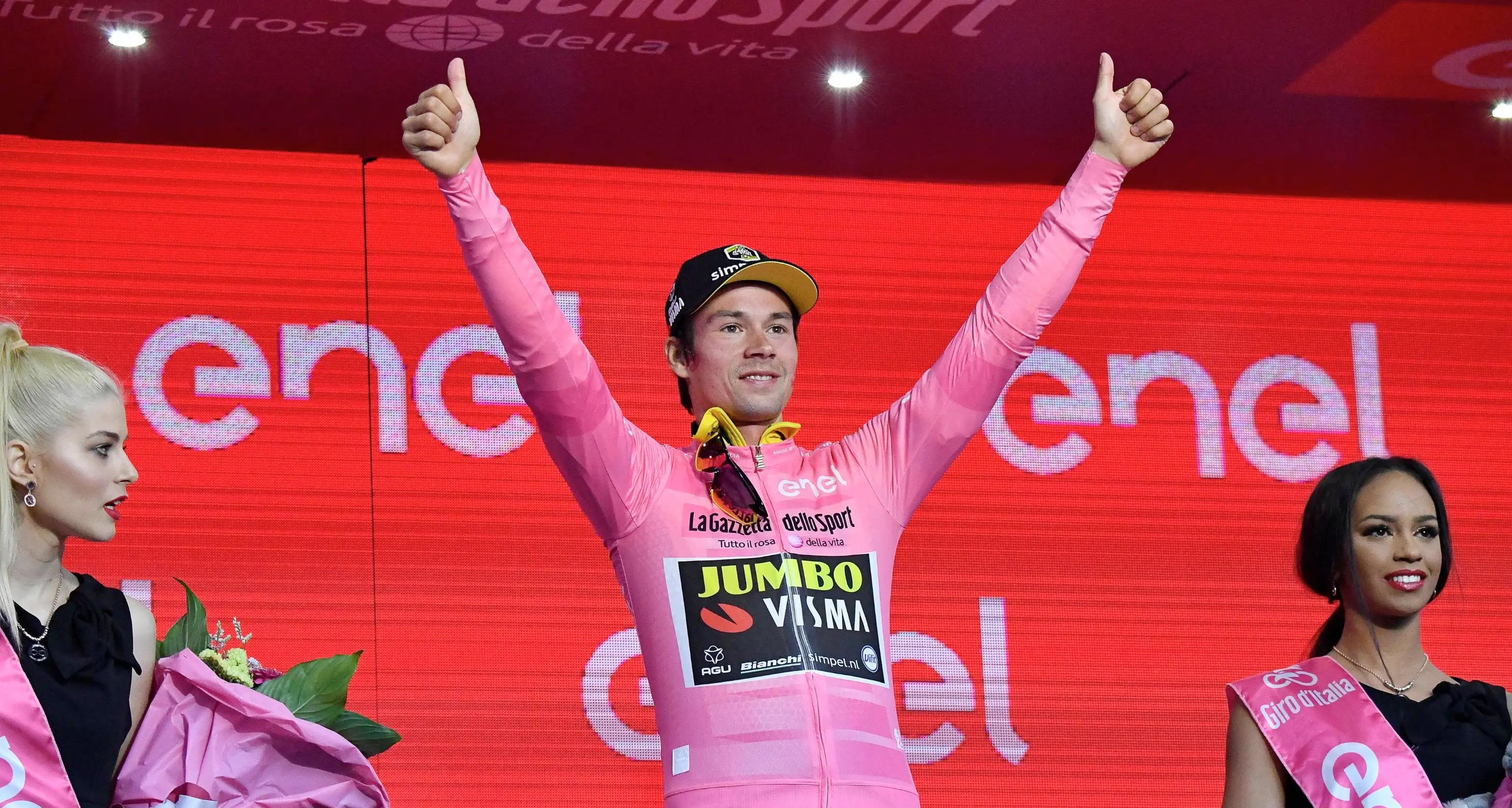 Giro d'Italia, ad Ackermann la tappa e Roglic rimane maglia rosa: oggi tappone appenninico
