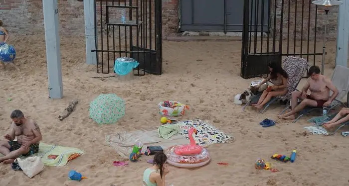 Leone d'oro della Biennale Arte un spiaggia indoor Lituana (e c'è un pizzico di Drodesera-Fies)