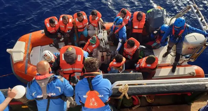 Settanta migranti sono morti al largo della Tunisia, sequestrata la nave Mare Jonio a Lampedusa