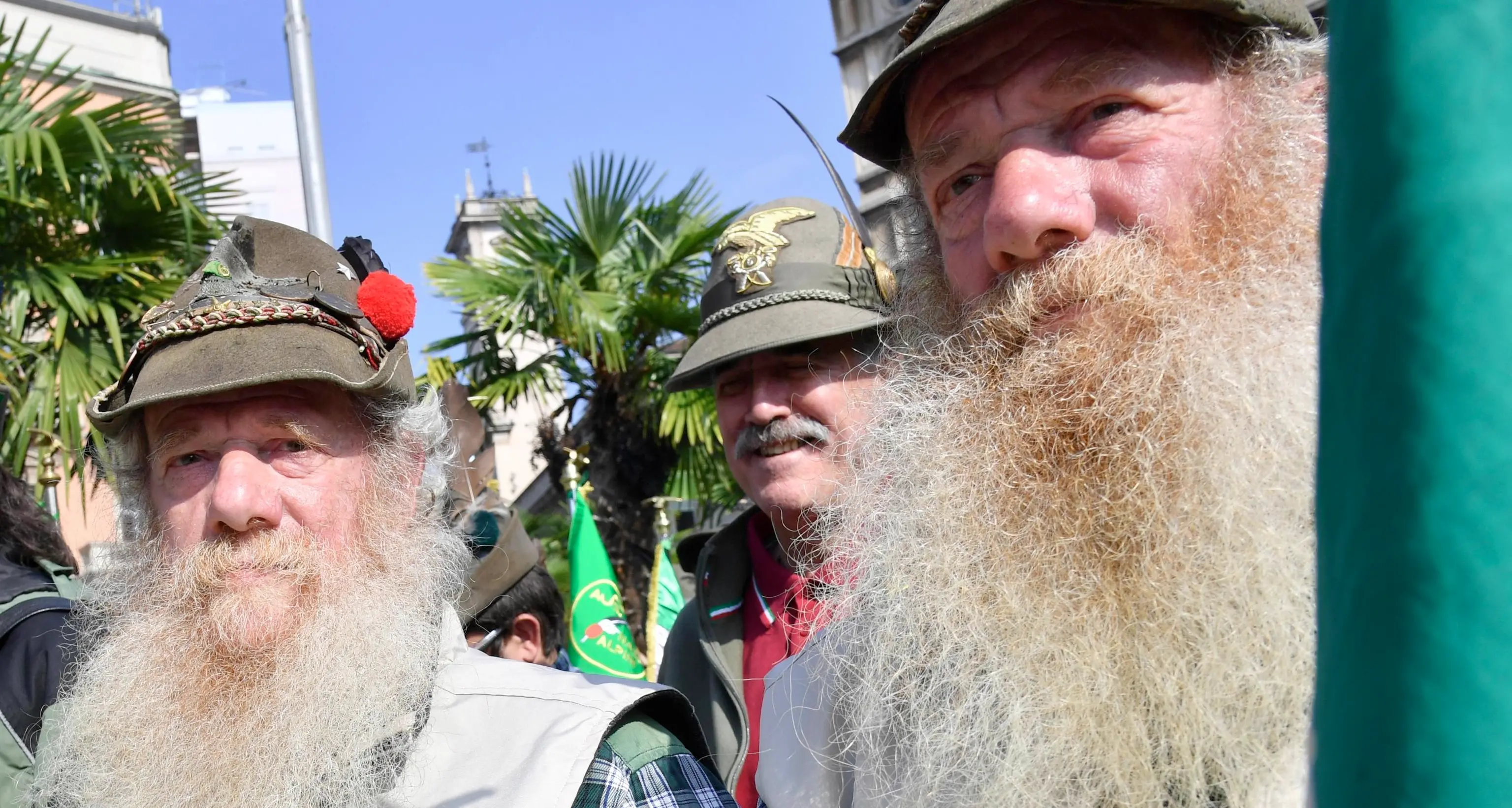 Milano è pronta all'Adunata già migliaia di alpini hanno invaso la metropoli