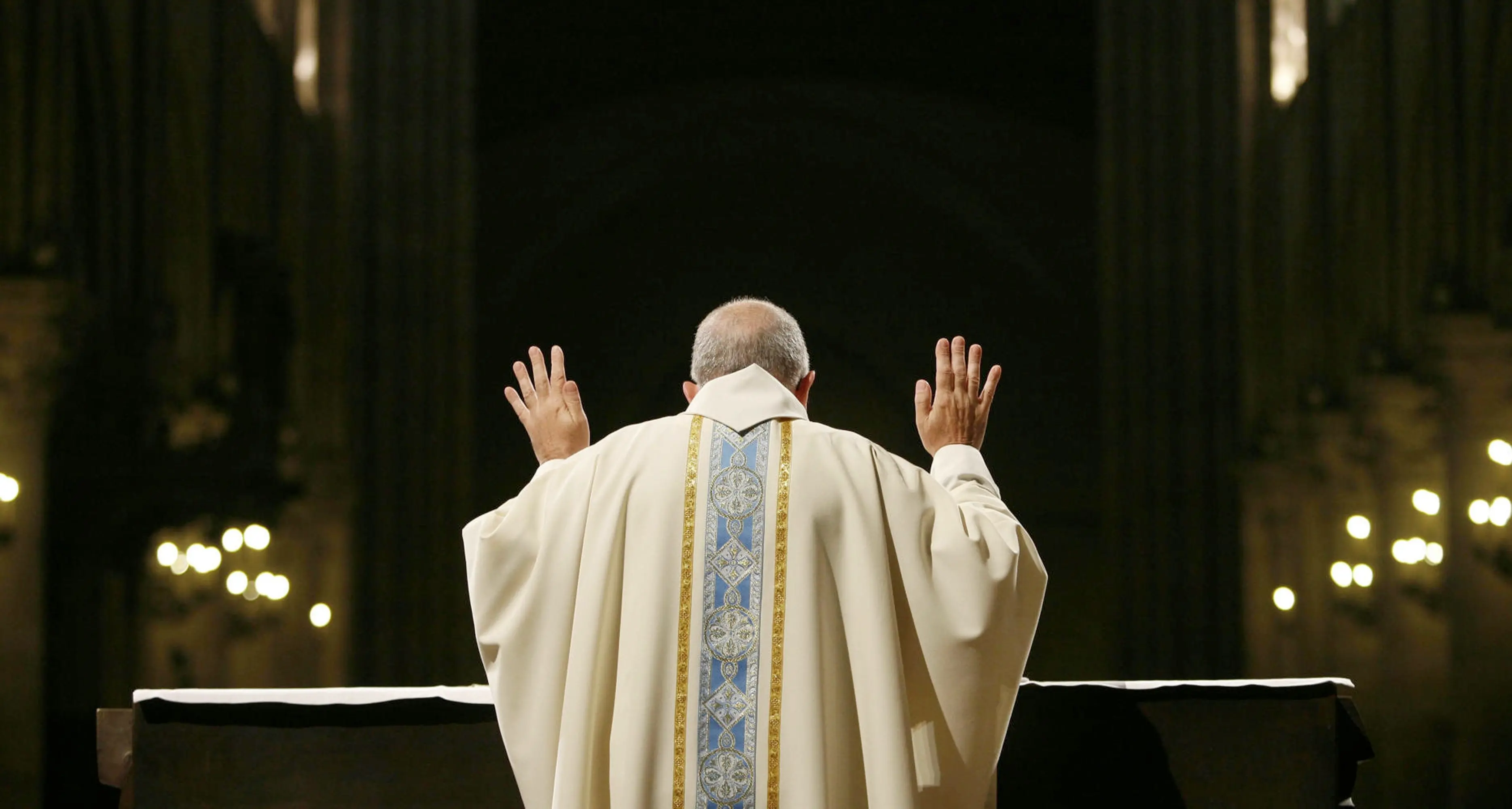 Condannato a vent'anni il sacerdote italiano: violentò dieci bambini