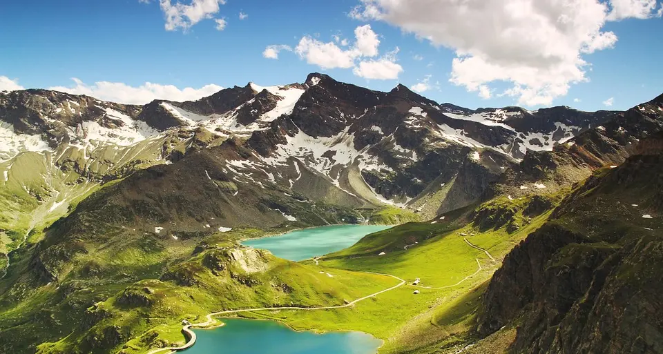 Giro, oggi tappa per scalatori con arrivo a Ceresole Reale al lago Serrù, quota 2.247