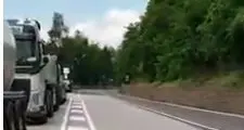 Autocisterne in sosta lungo il lago: potenziali \"bombe\" sulla Ss47