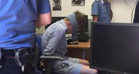 Sarà trasferito il carabiniere che ha messo la benda