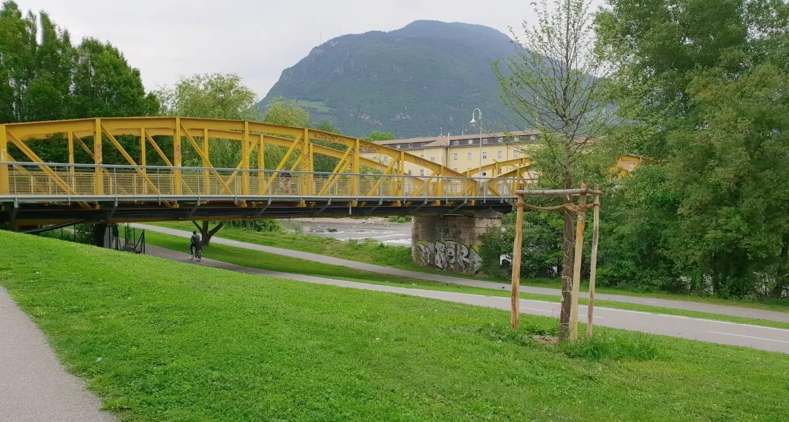 Ragazza violentata a Bolzano non ci sono impronte sulla bici ora si punta sull'esame del Dna