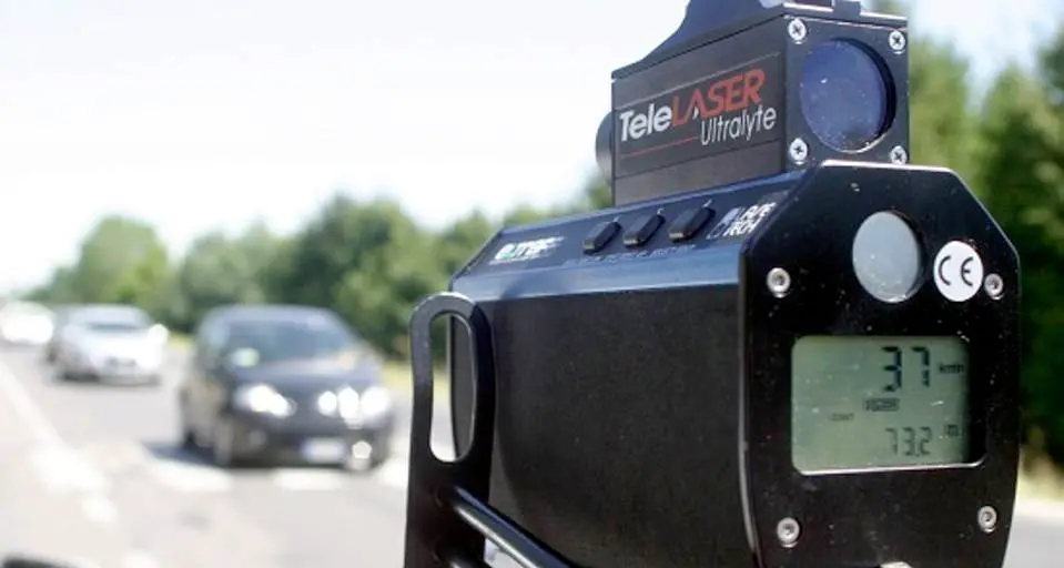 Auto \"pizzicate\" dal telelaser sette multe a Mezzolombardo