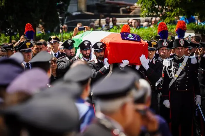 Il feretro del vice brigadiere dei carabinieri Mario Cerciello Rega durante i funerali a Somma Vesuviana, 29 Luglio 2019. ANSA/CESARE ABBATE