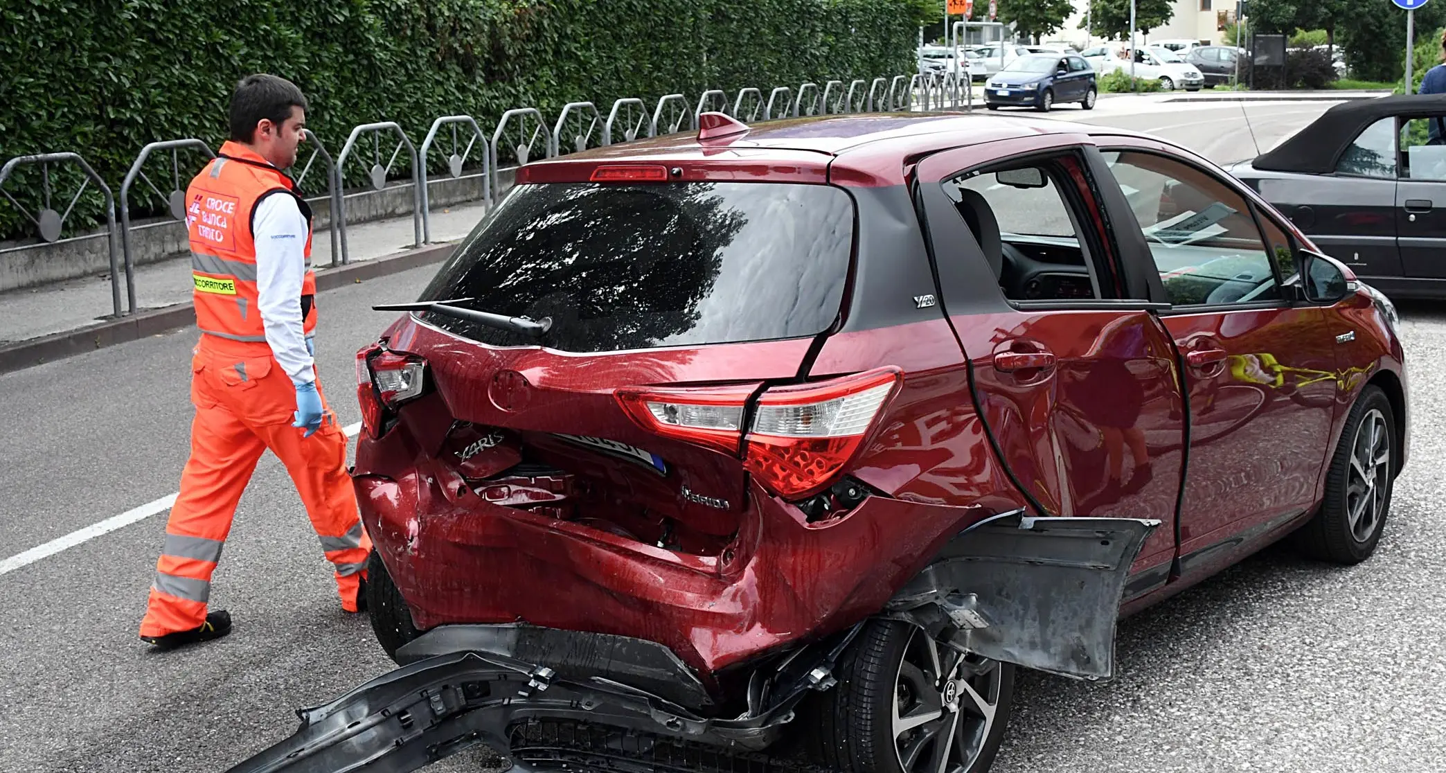 Tamponatore seriale colpisce due auto e fugge ma viene rintracciato