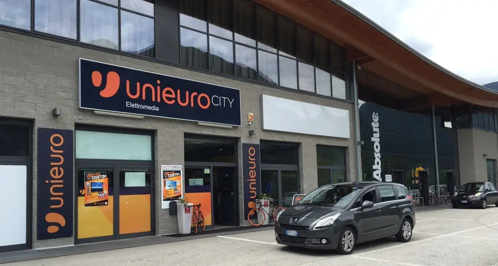Svaligiato il negozio Unieuro a Tione Bottino di centinaia di migliaia di euro