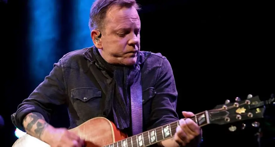 Kiefer Sutherland martedì 30 al Lido di San Cristoforo con il suo country rock per il Blue Lakes Festival
