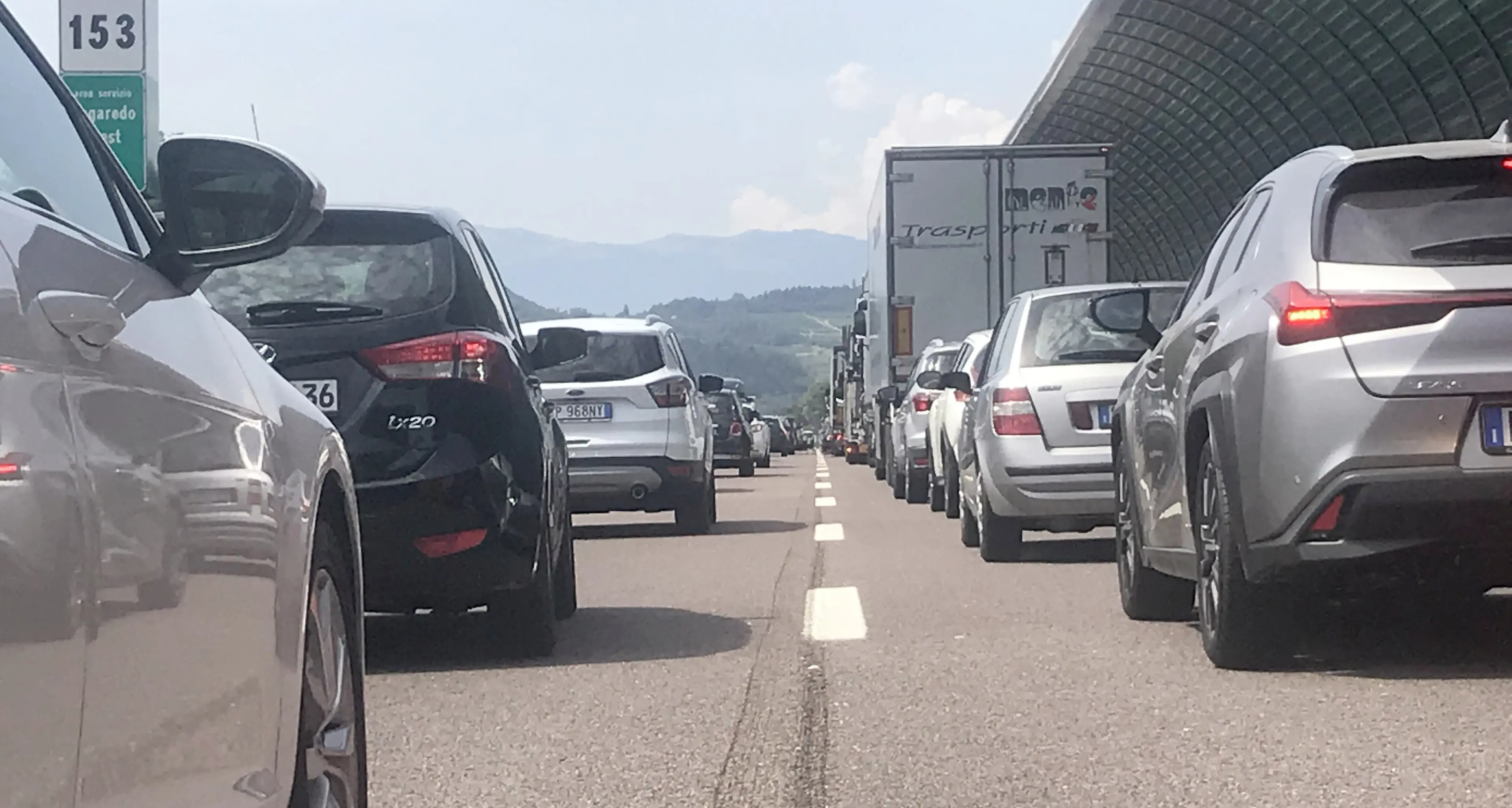 Bollino nero sull'Autobrennero Traffico intenso e rallentato