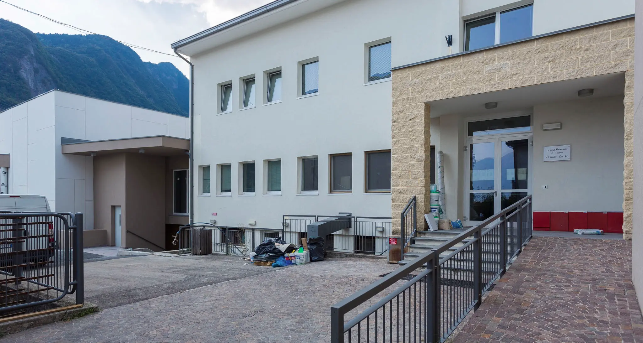 Tenno: i vandali della palestra erano 11 ragazzini del paese pentiti, ripagheranno i danni
