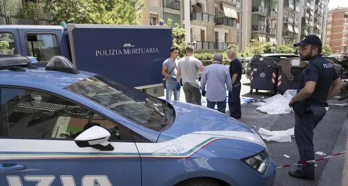 La compagna voleva lasciarlo Lui la uccide e poi si suicida davanti alla figlia di 12 anni