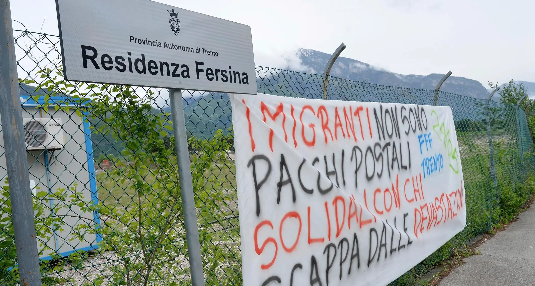 Blitz di Fridays For Future Trento alla Residenza Fersina «Per un pianeta più equo per tutti»