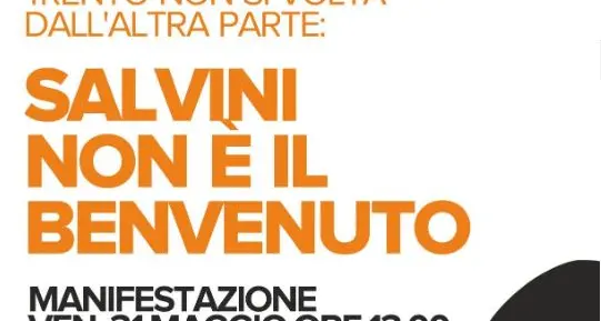 Padelle in piazza e lenzuola ecco le manifestazioni a Trento contro l'arrivo di Salvini