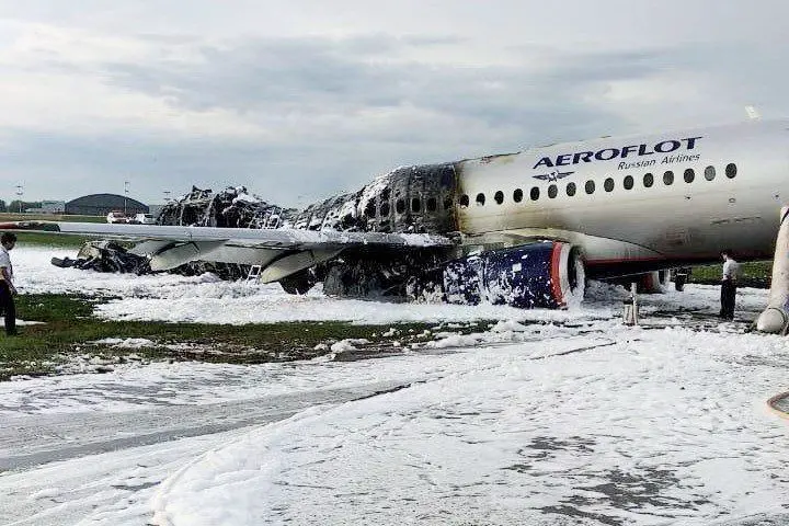 epa07550566 A handout photo made available by the Moscow News Agency shows the Sukhoi Superjet 100 passenger plane of the Russian airline Aeroflot at Sheremetyevo airport in Moscow, Russia, 06 May 2019. At least 41 people of 73 on board were killed by the fire that broke out during an emergency landing of the Sukhoi Superjet 100 at the Sheremetyevo airport 05 May 2019. EPA/MOSCOW NEWS AGENCY HANDOUT HANDOUT MANDATORY CREDIT: MOSCOW NEWS AGENCY HANDOUT EDITORIAL USE ONLY/NO SALES