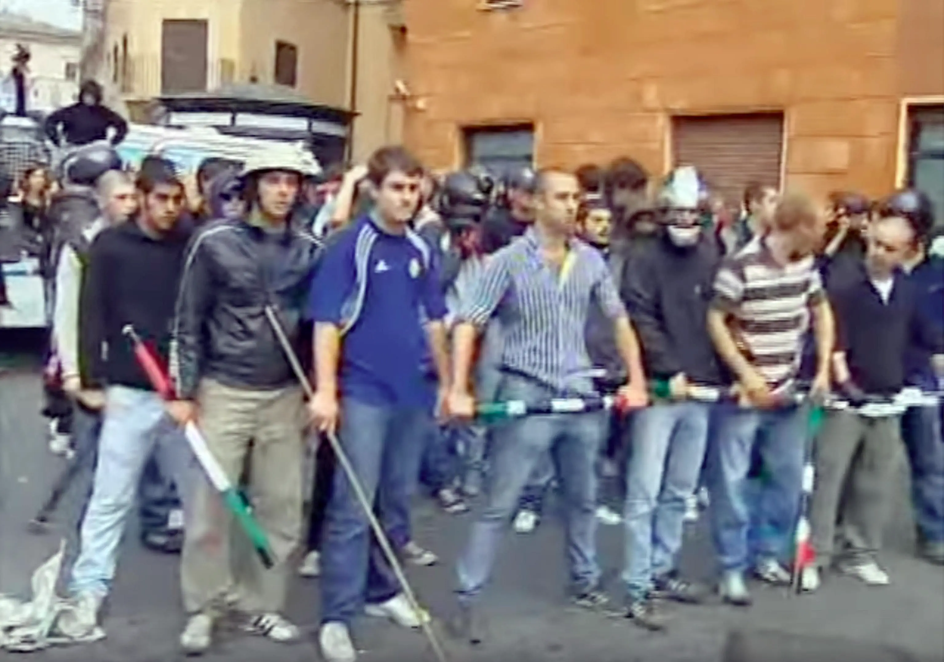 Un fermo immagine tratto da un video pubblicato su Youtube e sul suo profilo Facebook da Francesco Polacchi, editore di Alaforte Edizioni vicino a Casa Pound, che ha pubblicato il libro intervista a Matteo Salvini firmato da Chiara Giannini e che al centro di un caso per la sua presenza. al Salone del Libro di Torino. L'immagine, che risale al 29 ottobre 2008, mostra lo stesso Polacchi con in mano quello che sembra un bastone avvolto in un tricolore durante una manifestazione a Piazza Navona, ha circolato molto sui social. Polacchi ha perciò pubblicato un mini documentario con le immagini di quella giornata e dei cortei dei giorni precedenti, per mostrare la sua verità sull'accaduto, Roma, 7 maggio 2019. ANSA/ YOUTUBE +++ NO SALES - EDITORIAL USE ONLY +++