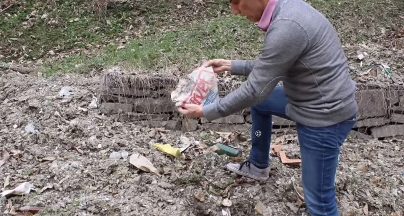 La sorpresa a Campregheri: spunta una vecchia discarica con i rifiuti degli anni Sessanta