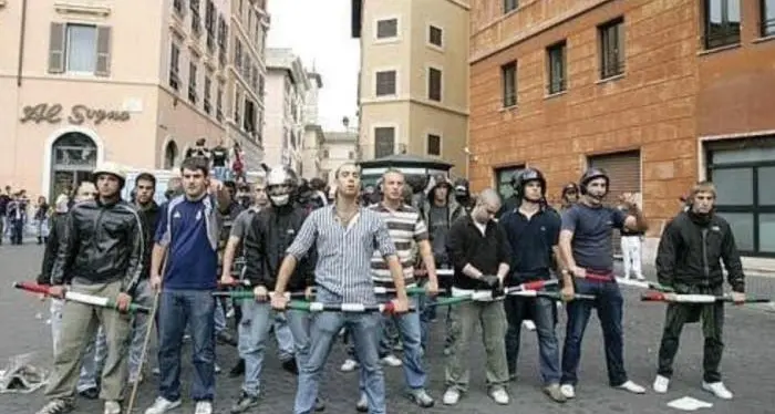 «Apologia di fascismo»: indagine sulle dichiarazioni di Polacchi Alta tensione al Salone del libro