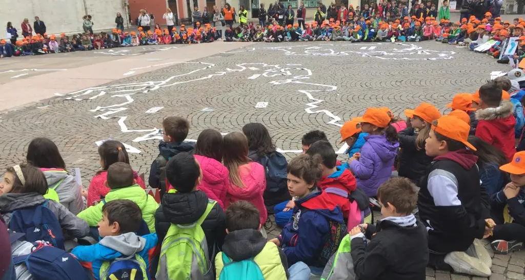 800 bambini in piazza Duomo per la festa di \"Kids go green\"