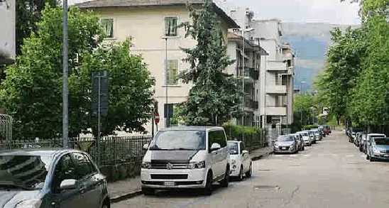 Lo sfogo dell'80enne rapinato «Ho paura, non mi fido più»