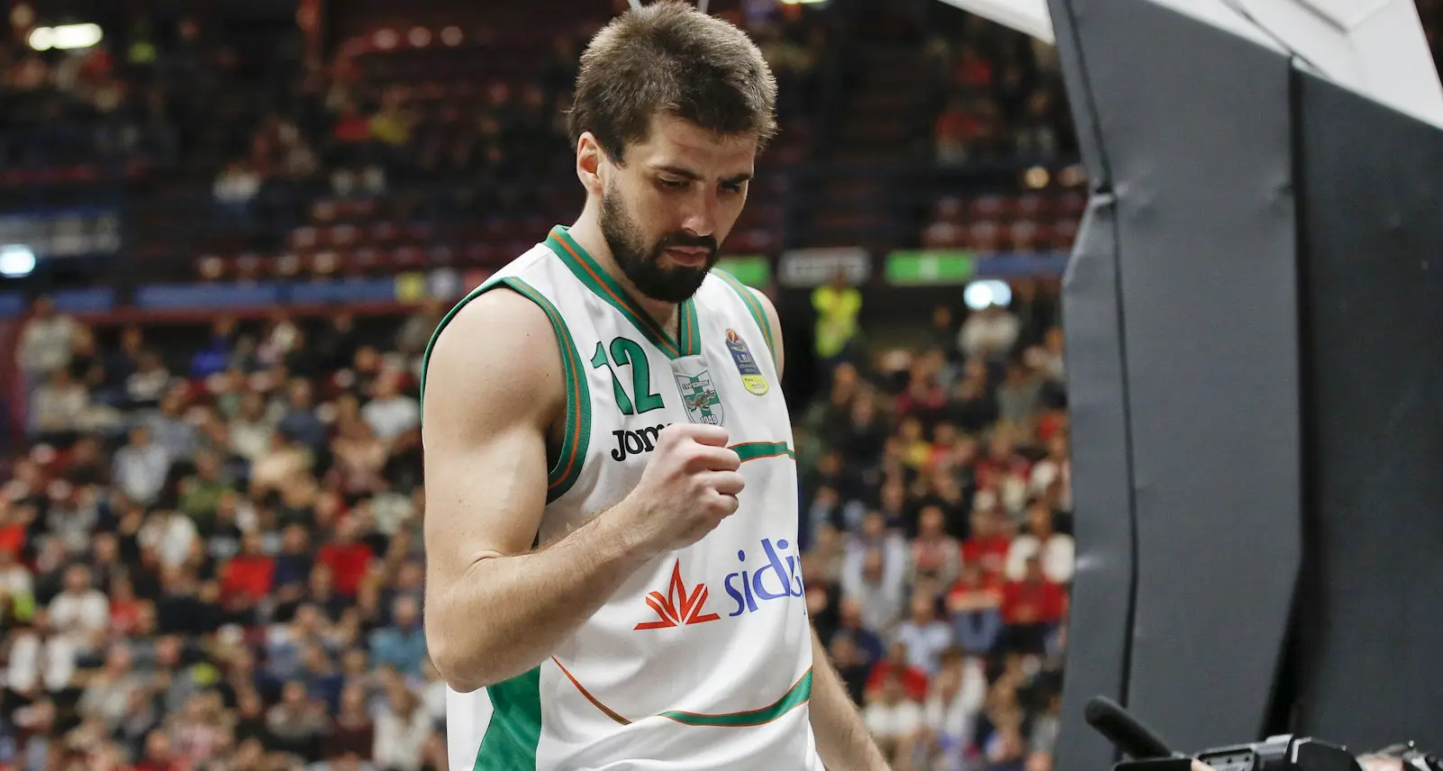 L'Olimpia Milano stecca la prima Sassari ok con Brindisi