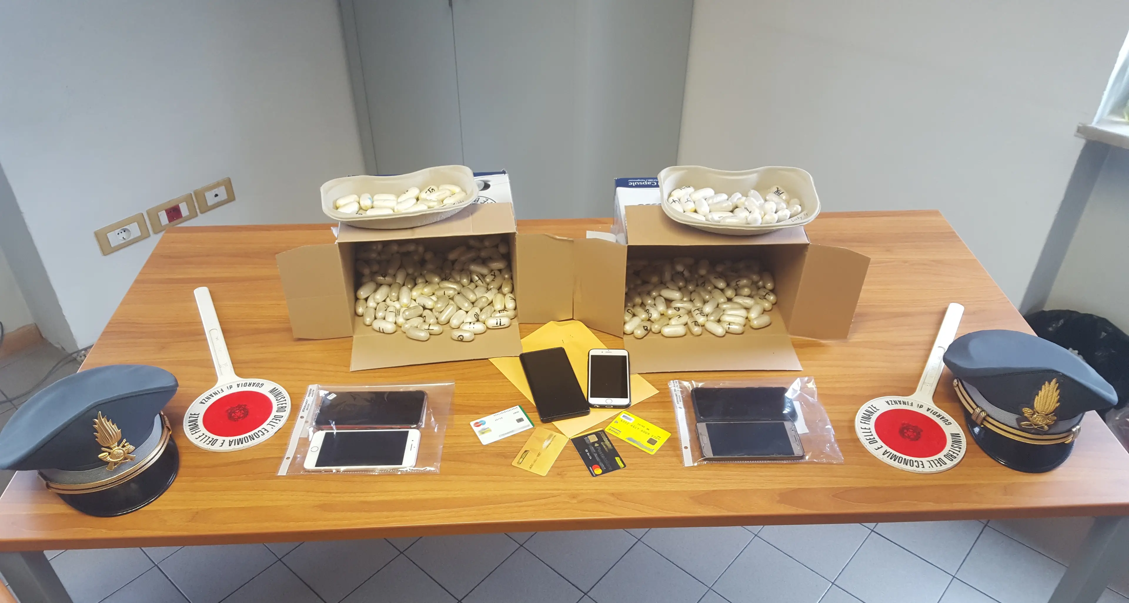 Fermati altri corrieri della droga In pancia 2,7 kg di eroina e coca