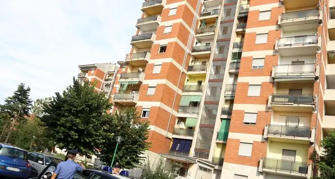 Bambina di nove anni cade dal quarto piano e muore nel condominio di Zingonia