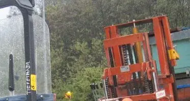 Si stacca il muletto dal trattore contadino di Seio resta incastrato, soccorso, ma non è grave