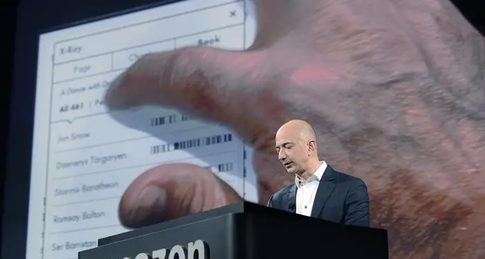 Jeff Bezos a la sua Amazon \"affascinati\" dagli sviluppi nel mondo dell'auto