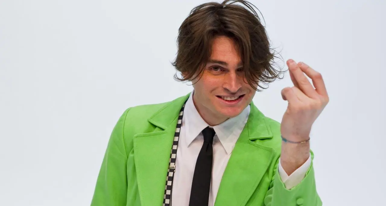Venerdì 12 a Trento il cabaret corrosivo di Angelo Duro