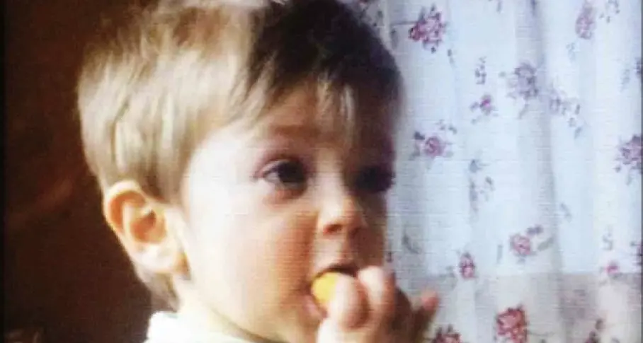 Addio a Eric, il piccolo schiacciato da un trattore nel suo passeggino