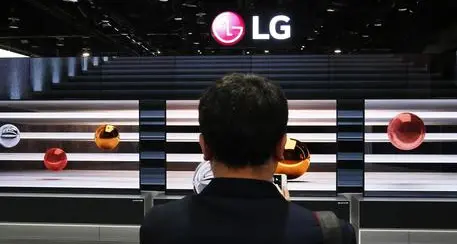 LG brevetta lo smartphone elastico