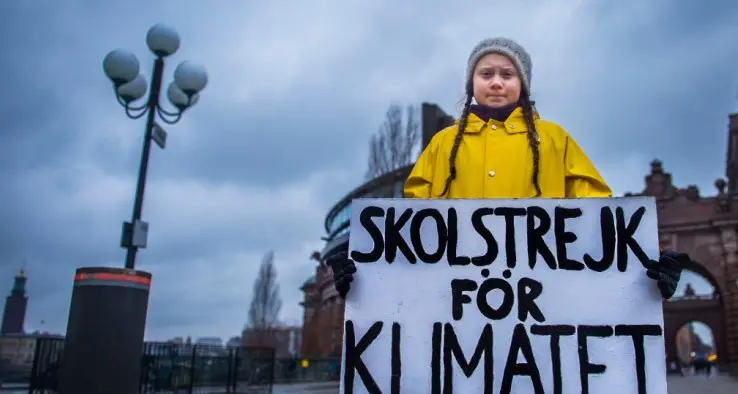 La sedicenne Greta, pasionaria del clima incoronata «Donna dell'anno» in Svezia