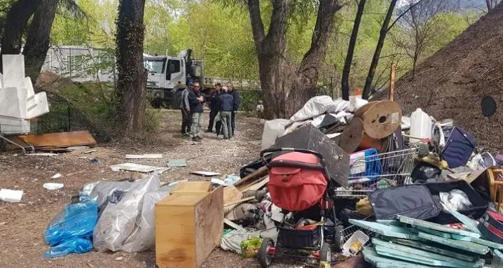 Trento Nord: la Polizia Locale sgombera una baraccopoli di senza tetto rumeni