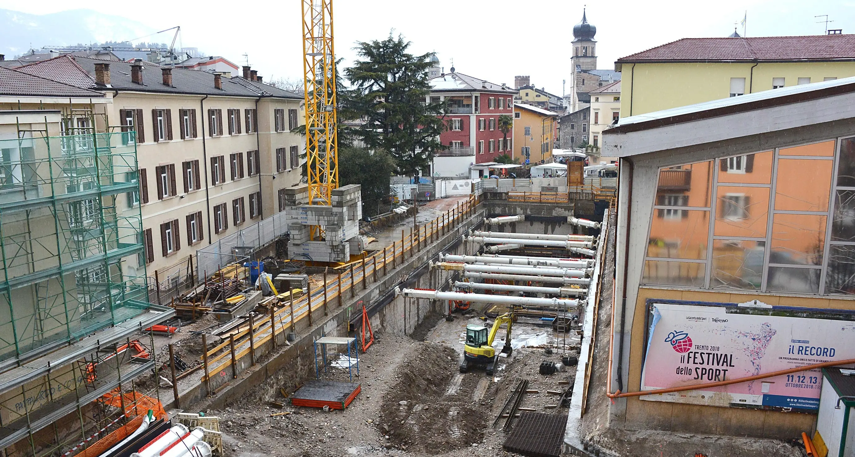 Necropoli romana rinvenuta durante scavo in via Esterle