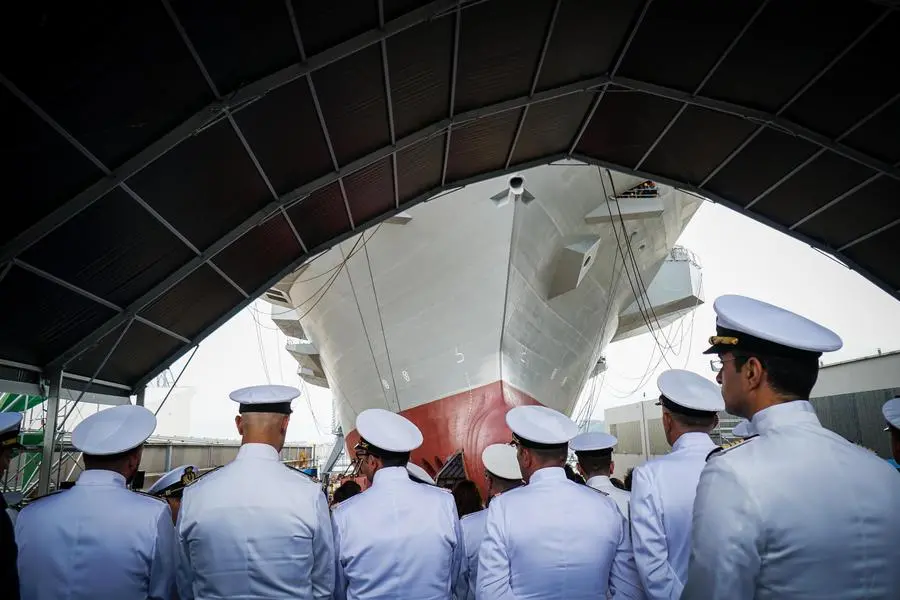 Un momento del varo della nave militare Trieste, costruita alla Fincantieri di Castellammare di Stabia, 25 maggio 2019. ANSA/CESARE ABBATE