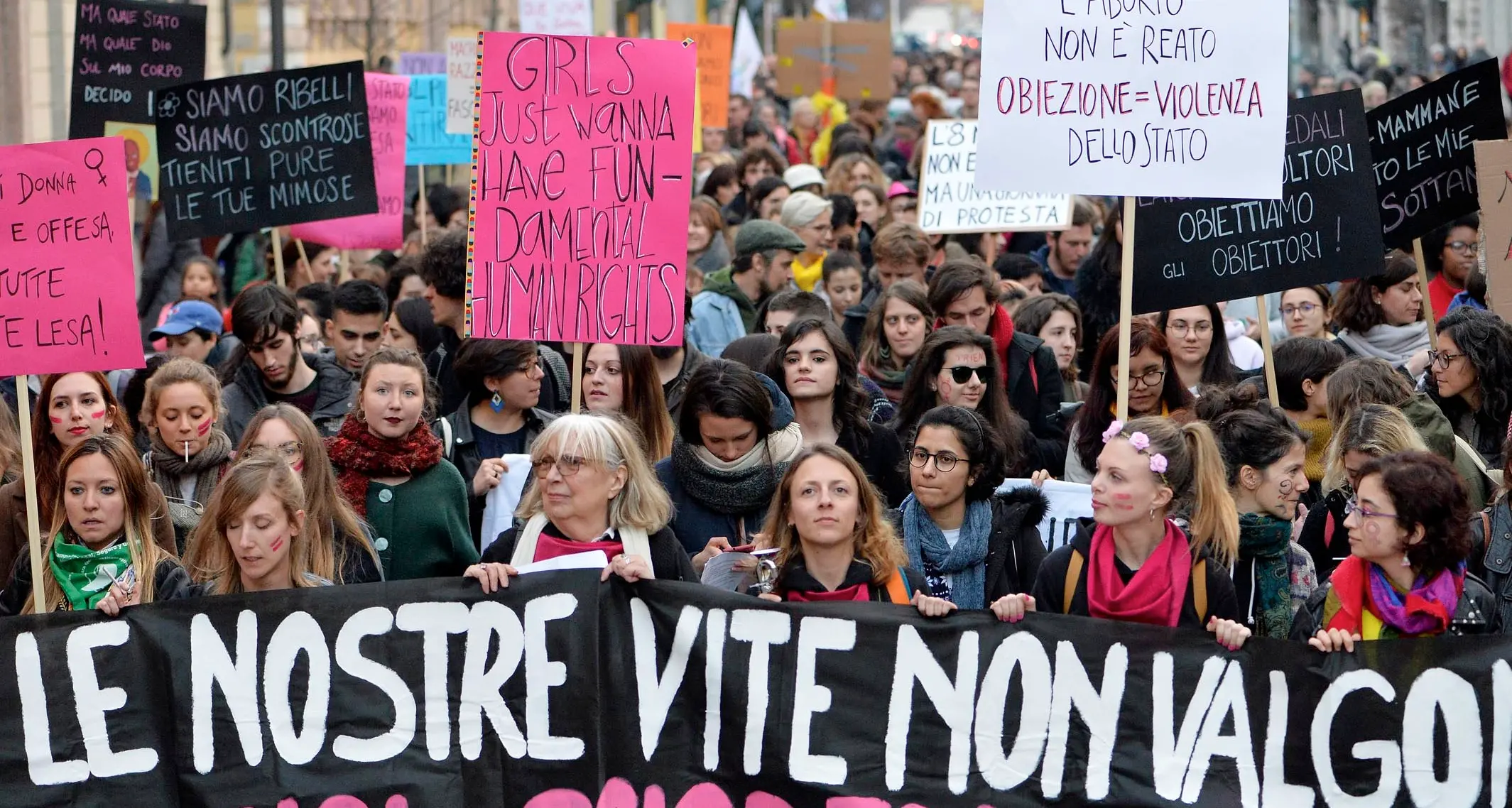 Più di 400 al corteo femminista un otto marzo di lotta e di protesta