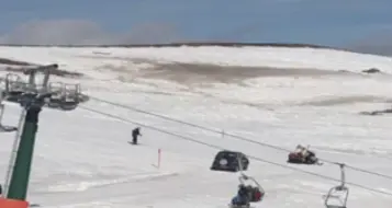 Un 92enne in auto sulle piste da sci per raggiungere il rifugio