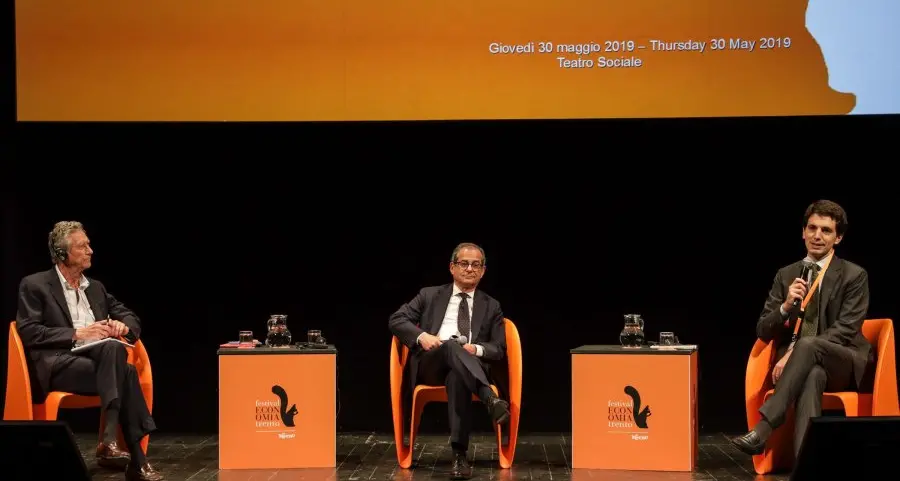 Tria al Sociale: no manovra bis «Flat Tax si farà. Tav? Dico sì»